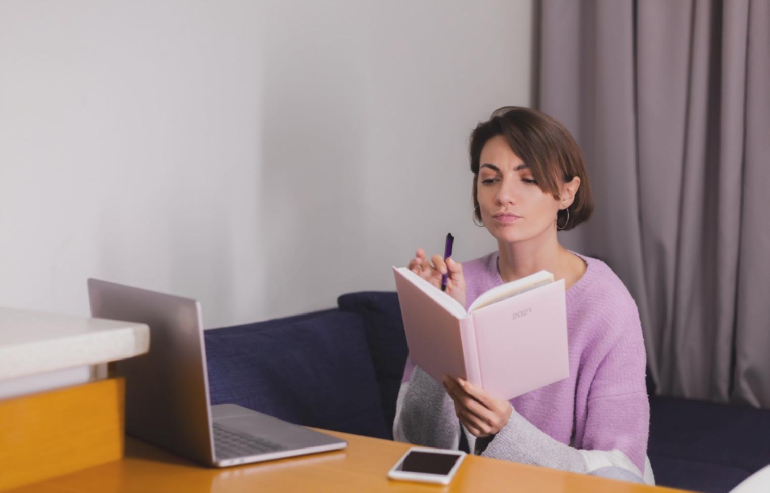 Analyse détaillée des données financières montrant l'évolution budgétaire